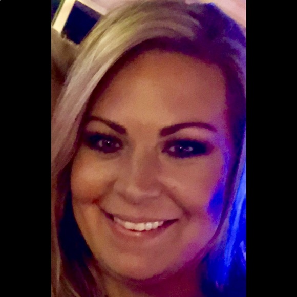 Meet your Posher, Lura - Picture 2 of 8